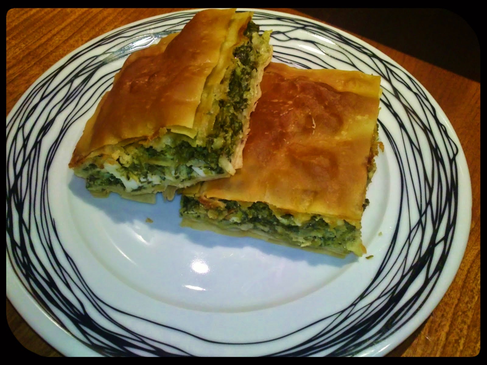 Σπανακοτυρόπιτα(2 μονάδες τα 3 κομμάτια)