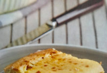 Εύκολη τυρόπιτα στιγμής (4 μονάδες μέχρι 3 κομμάτια)