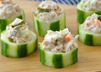 Αγγουράκια γεμιστά με τόνο (2 μονάδες)