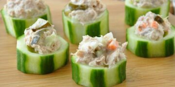 Αγγουράκια γεμιστά με τόνο (2 μονάδες)