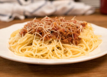 Μακαρόνια με κιμά (3 μονάδες)