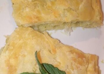 Νόστιμη πατατόπιτα (2 μονάδες ανα 3 κομμάτια)