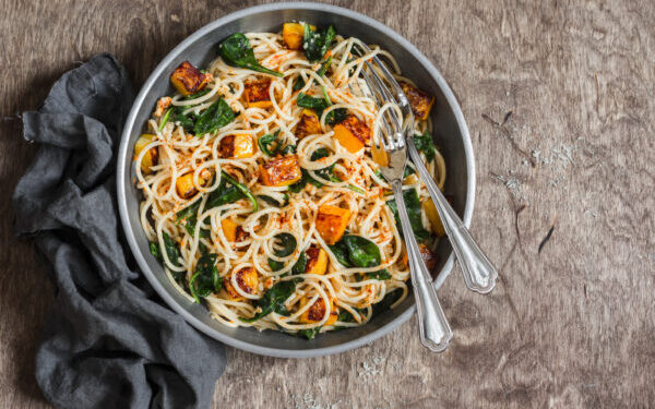 Σπαγγέτι με κολοκύθα και σπανάκι(3 μονάδες)